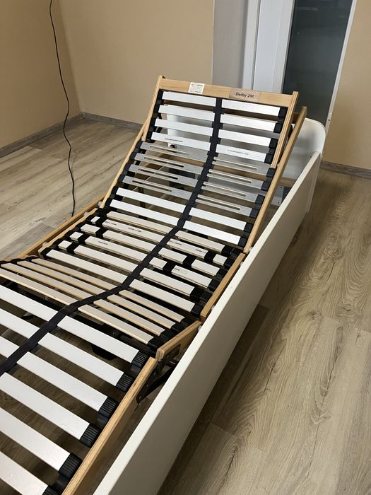 Pat dormitor cu somiera reglabila