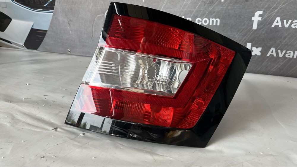 3 броя десен и 1 брой ляв стоп Skoda Fabia 3