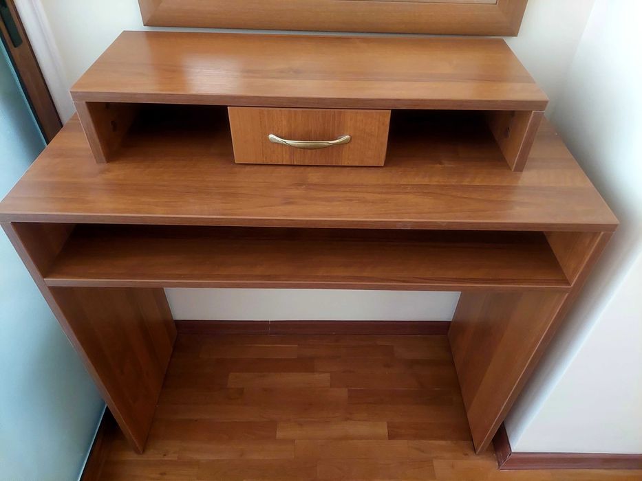 Тоалетка в цвят златен дъб (изработена по поръчка)