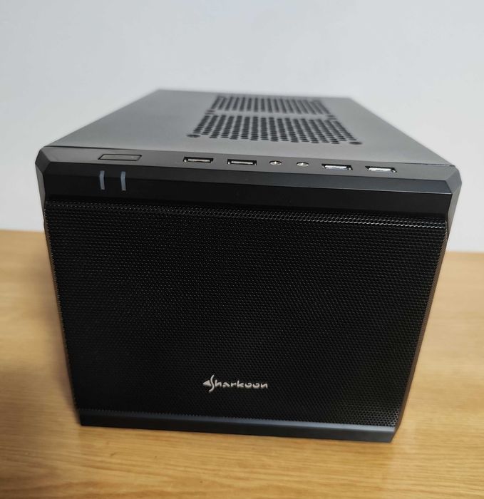 Carcasa PC Sharkoon+Cadou cooler intel nou