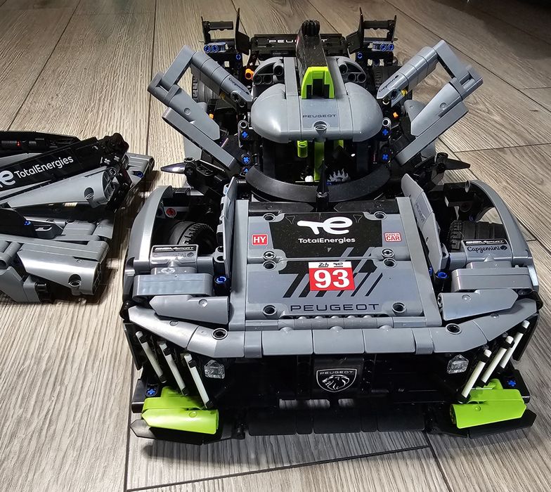 Machetă LEGO Peugeot 9x8 Hypercar Hybrid,  24h Le Mans