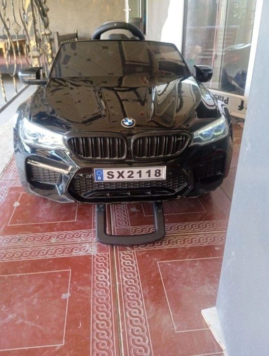 BMW pultli mashina sotiladi