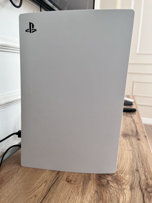 Продаю PlayStation 5 в идеальном состоянии