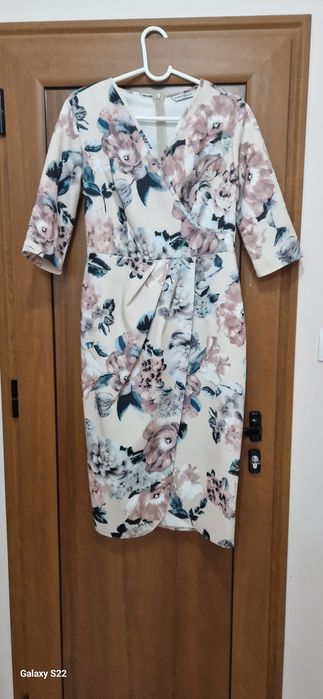 Дамска рокля на цветя