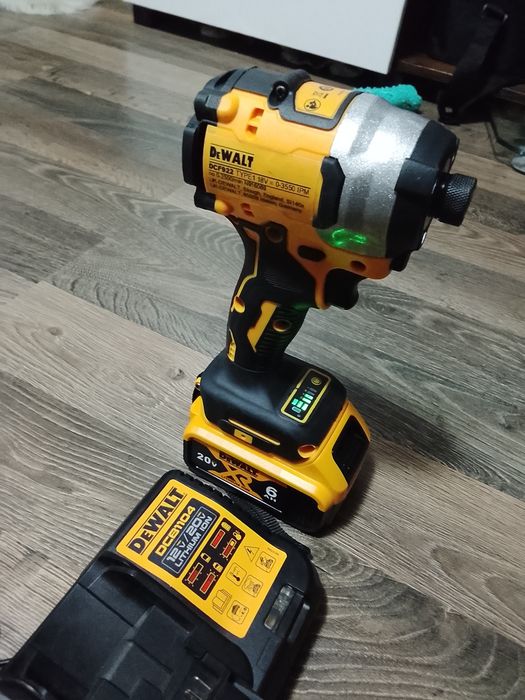 Impact DeWalt dcf922 cu baterie și încărcător. Produs NOU