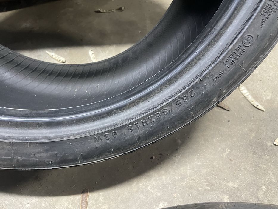 Пара слики 265/35/18 265/35R18