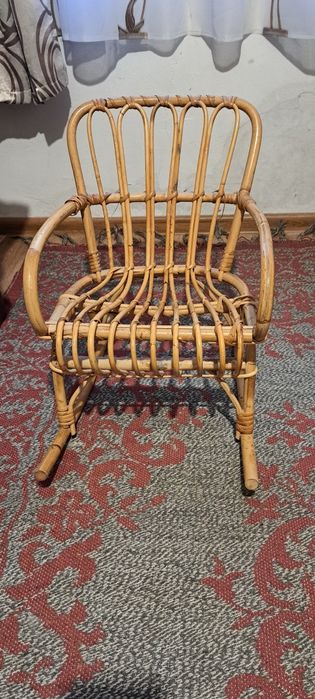 Vând balansoar pentru copii în stare bună. Balansoarul este din bambus