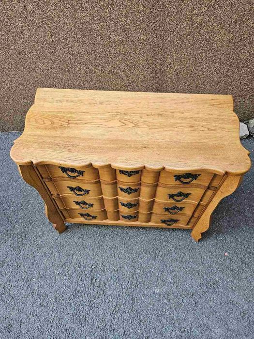 Масивен дъбов скрин в стил Чипъндейл