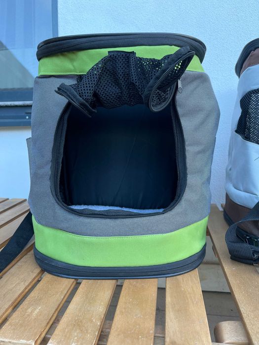 Rucsac maro pentru animale mici. Foarte versatil.