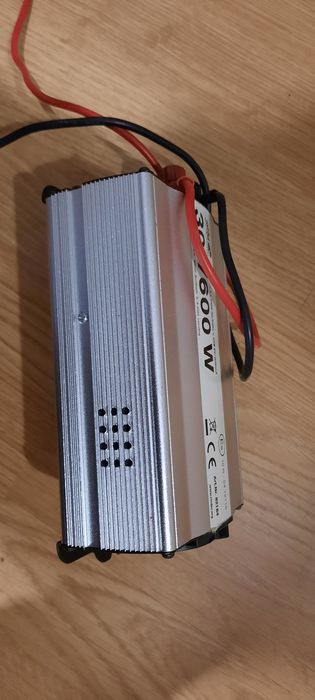 Invertor 12v la 220 v, 300  W