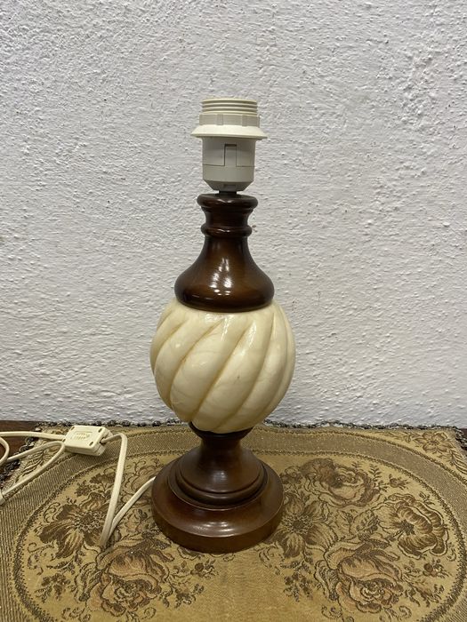 Френска настолна лампа от мрамор и дъб