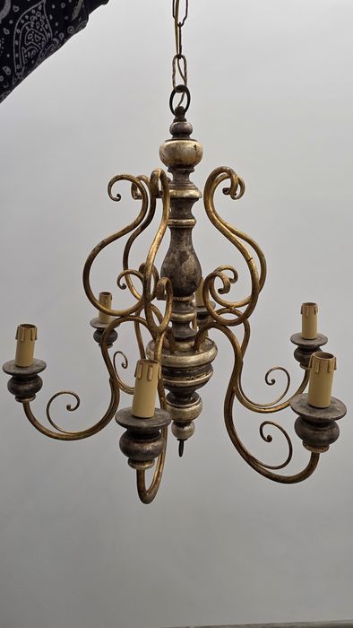 Aplica  3 picioare si lustra