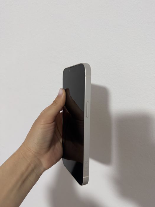 Vând Iphone 13
