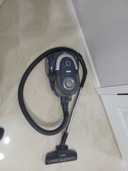 Продается пылесос б/у состояние отлчное