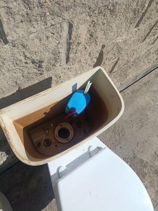 Продам унитаз в рабочем состоянии