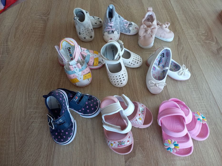 Детски сандали и обувки