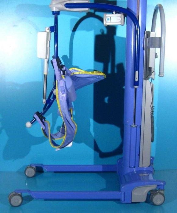 Macara pentru ridicarea si transportul pacientilor Arjo Maxi Move