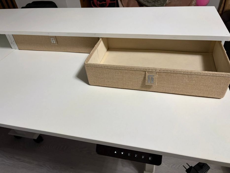 Регулируемо електрическо бюро