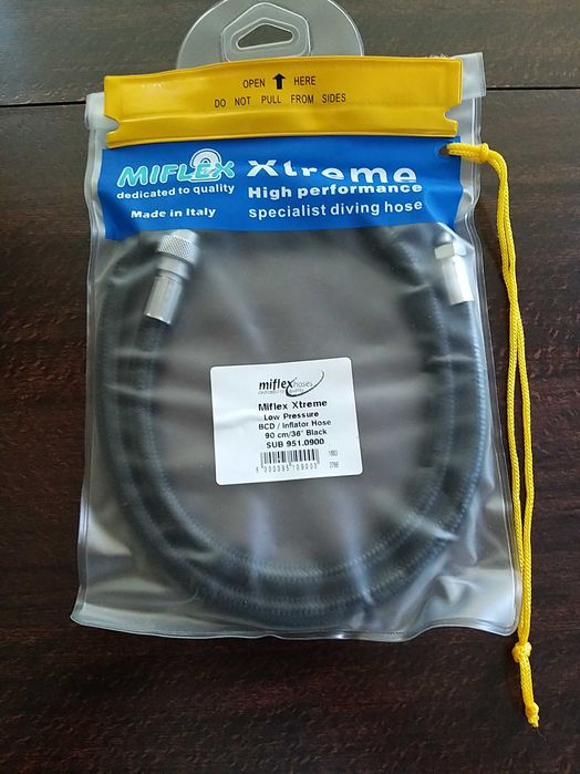 Шланг за сух костюм и водолазни принадлежности.