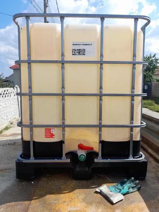 Bazin 1000L din plastic cu suport metalic.