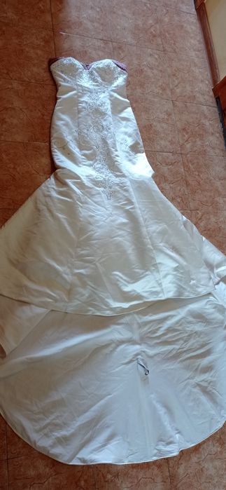 Булчинска рокля бежово и цикламен