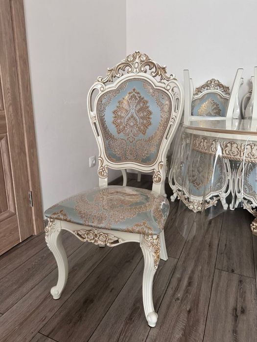 Продам стулья 6шт, 1шт 30тыс