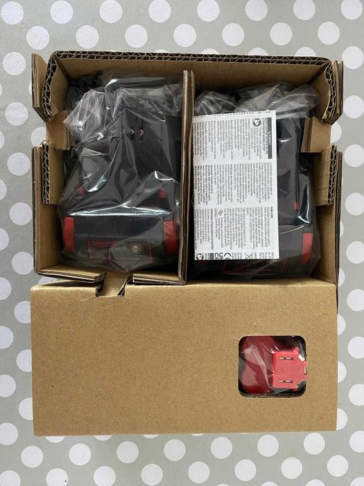 Set 2+1 Acumulatori Milwakee M18 B52, 18V, 5Ah+M12 PRODUS NOU!