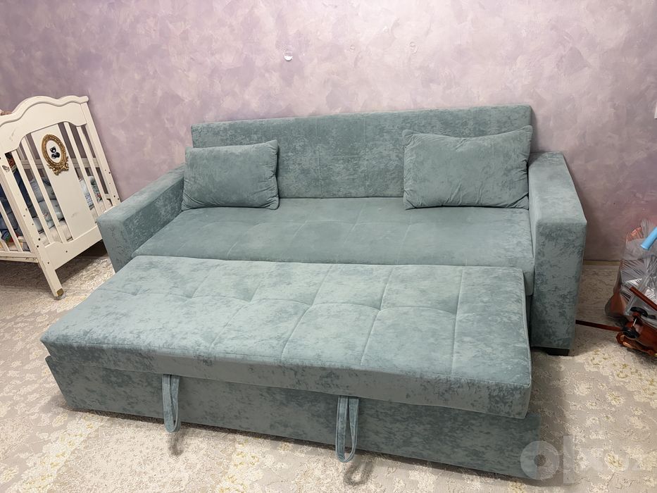 Диван раскладной и 2 подушки