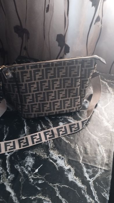 Сумочка Фенди новая
