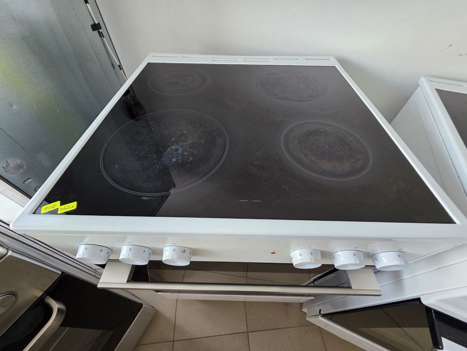 Свободностояща печка с керамични котлони Gorenje