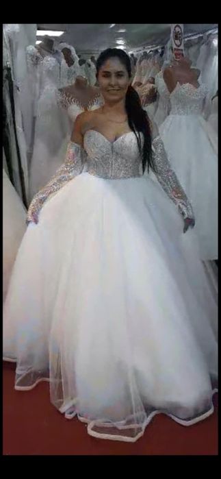 Vând rochie mireasa pe corset si voal mireasa