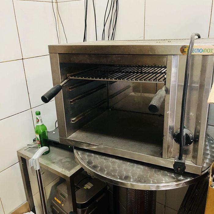 Продавам оборудване за баничарница!