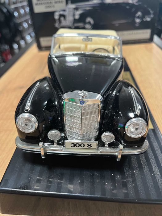 Метален  колекционерски модел MERCEDES-BENZ 300C 1955 г. 1:18 мащаб