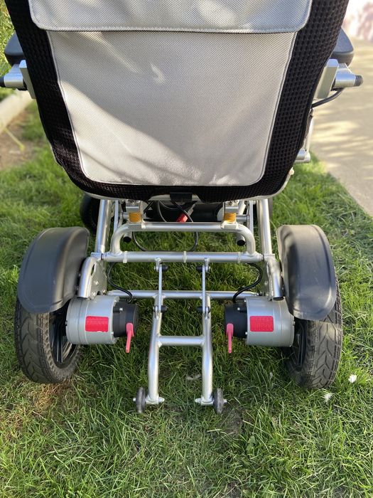 Vand scaun electric pliabil luat acum un an de zile