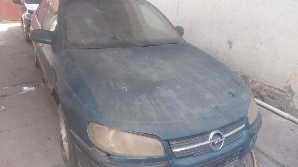 Opel Omega запчастка