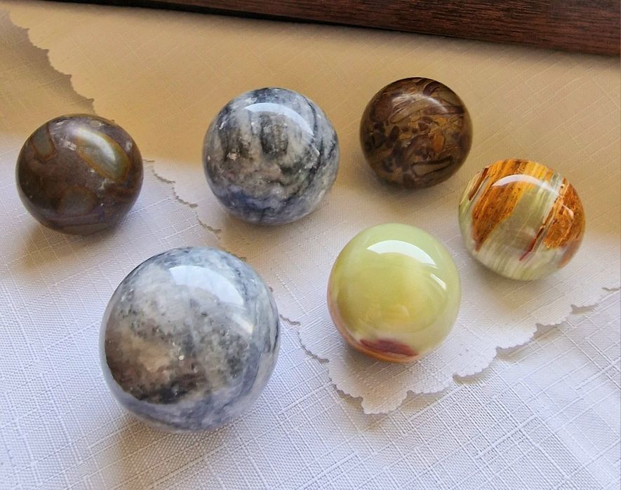 Шары из натуральных камней.