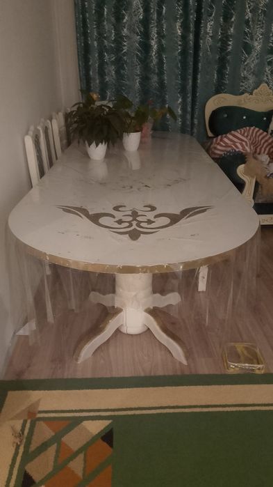 Болшой стол  удобный