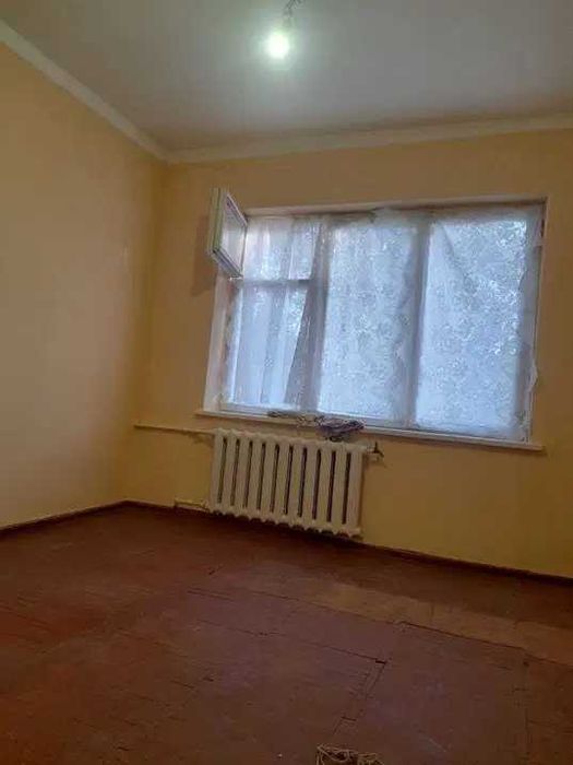 Продам квартиру в бывшем общежитии Чиланзар 7 квартал Парус Катартал