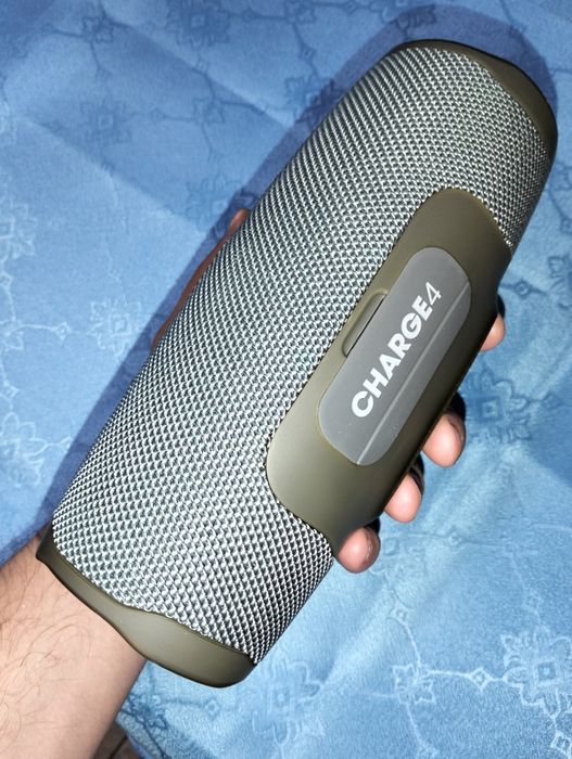 Jbl Charge 4 , Flip 6 , UE Roll