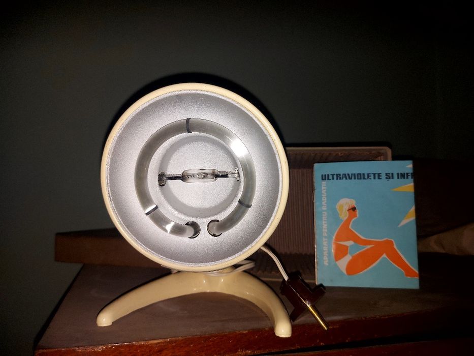 Vând diferite obiecte vechi