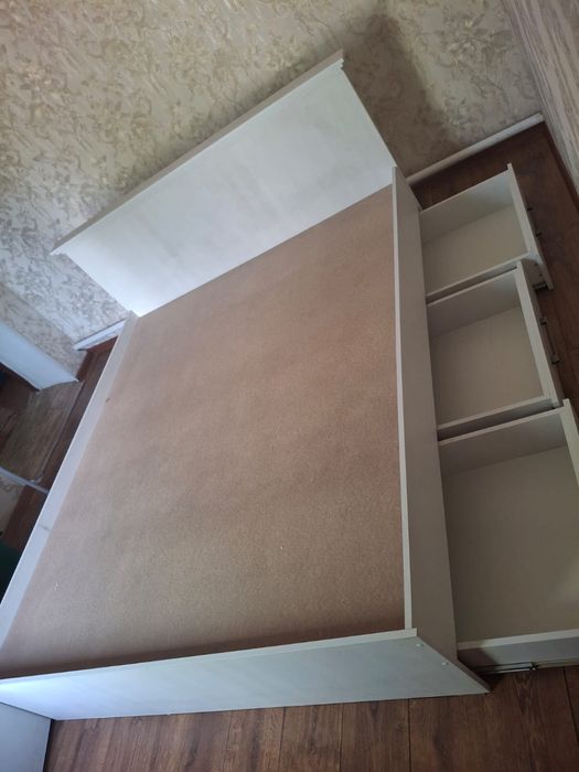 Продаётся двух спальная кровать