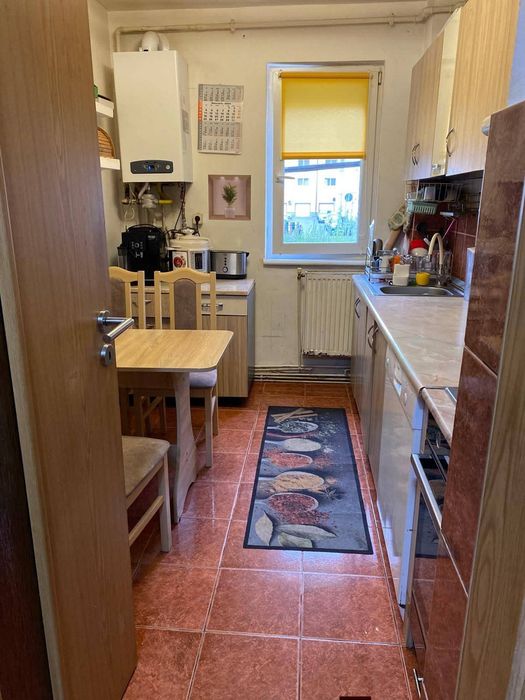 Apartament 3 camere de închiriat