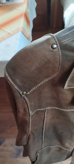 Кожено яке запазено