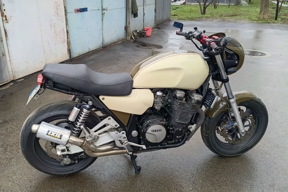 Продавам Yamaha XJR 1200