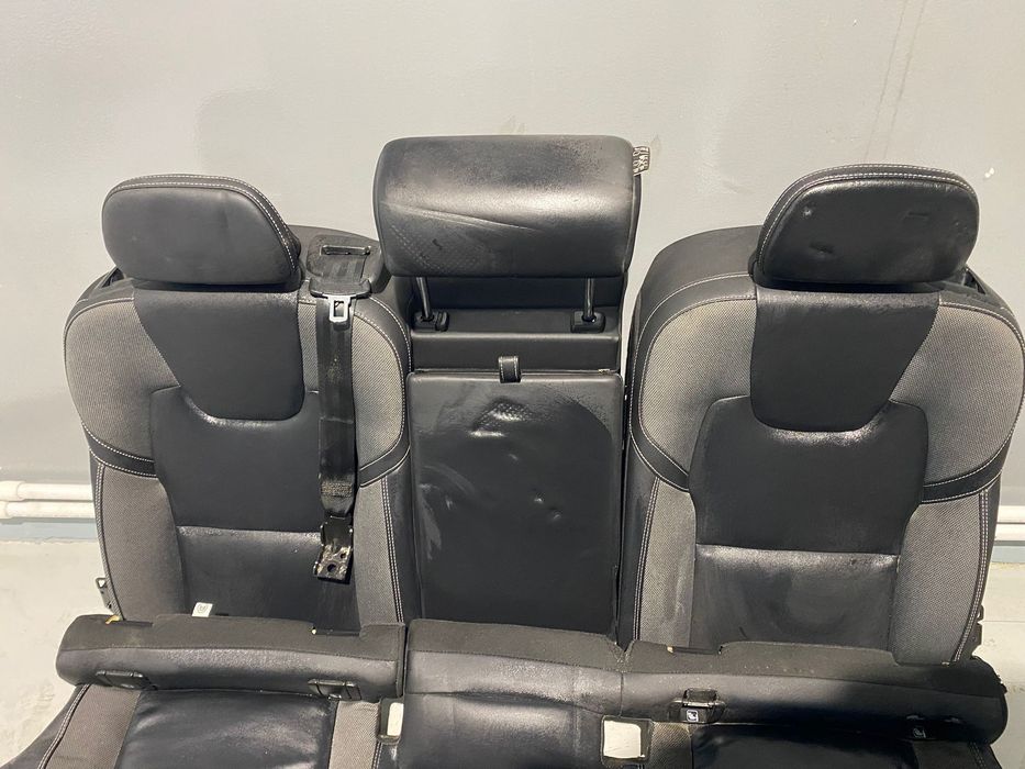 Interior cu incalzire scaune fata VOLVO XC60 R-DESIGN 2023