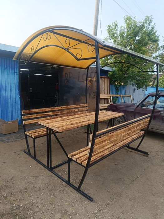 Садовые качели и беседки