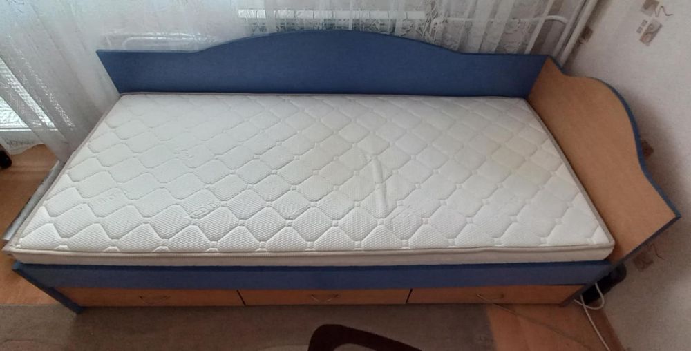 Продавам матрак с легло