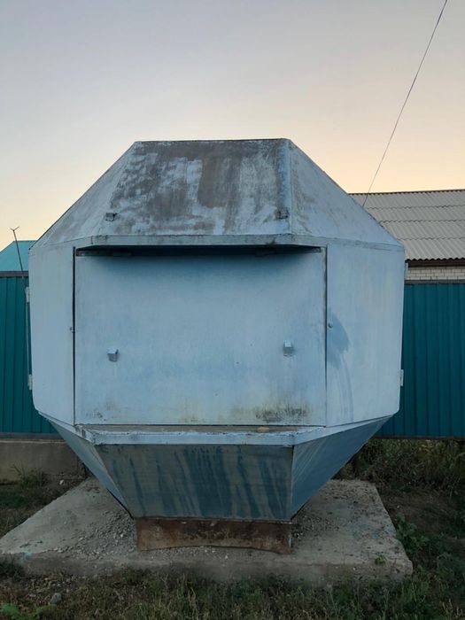 Железный киоск-комок