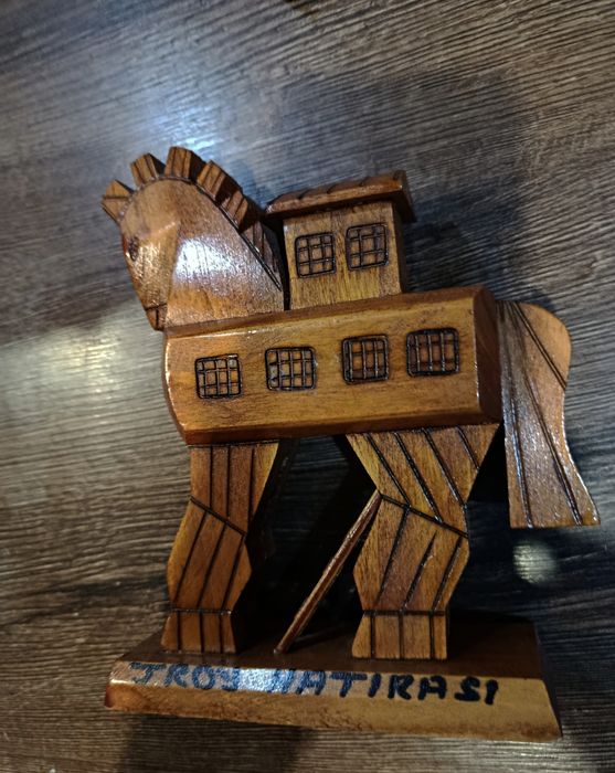 Сувенир из дерева