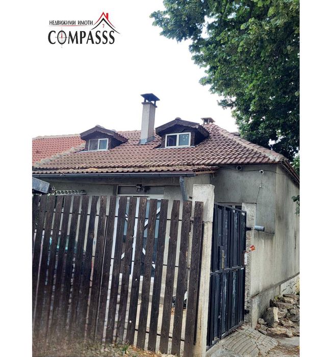 Къща с двор, район ЦЕНТЪР-Млад техник, гр. Добрич– 255000лева!